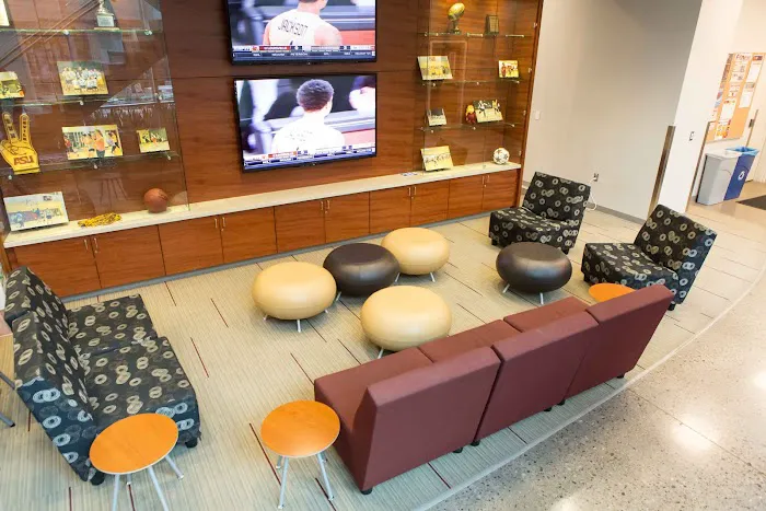 Lincoln Family Downtown YMCA Picture 10