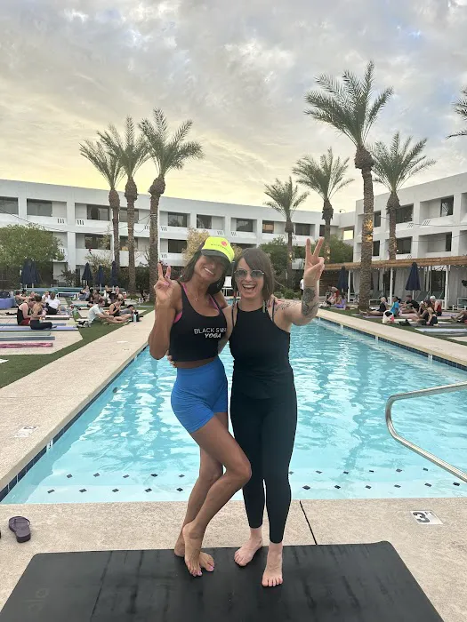 Black Swan Yoga - Midtown Picture 10