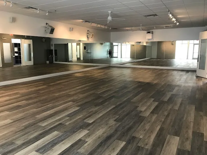 radi8 HOT YOGA Picture 1