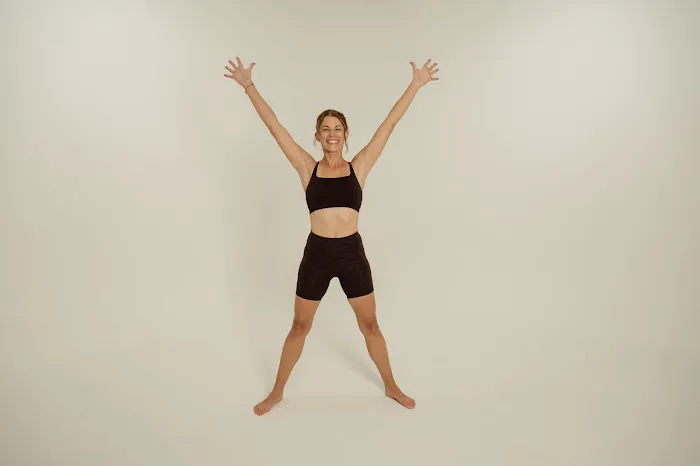 radi8 HOT YOGA Picture 3