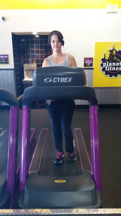 Planet Fitness Picture 7