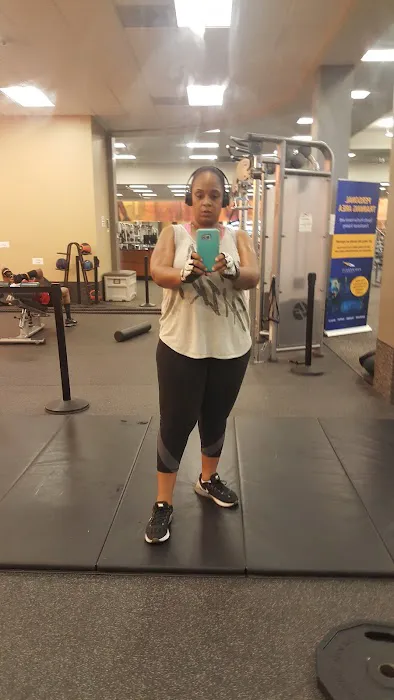 LA Fitness Picture 7