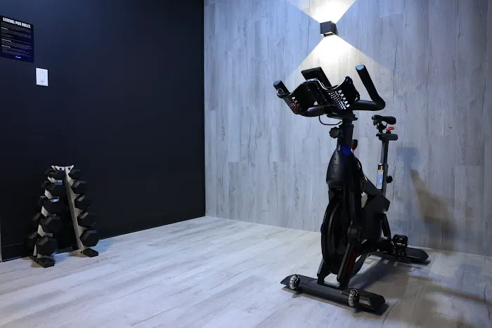 Amped Fitness (Glendale Galleria) Picture 1