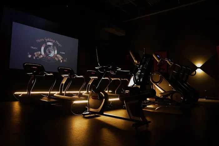 Amped Fitness (Glendale Galleria) Picture 9