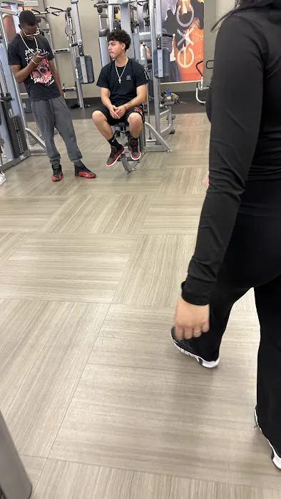 LA Fitness Picture 7