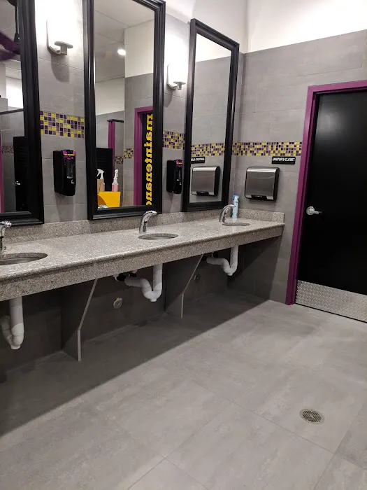 Planet Fitness Picture 10