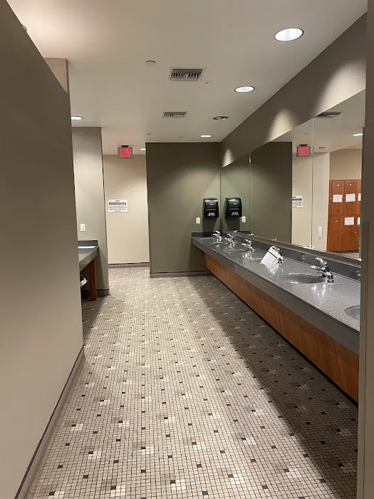 LA Fitness Picture 9