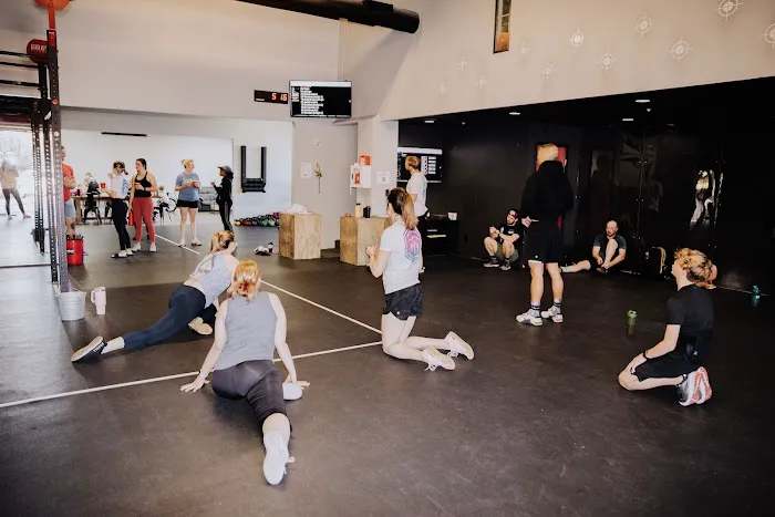 Dead Red Conditioning Picture 4