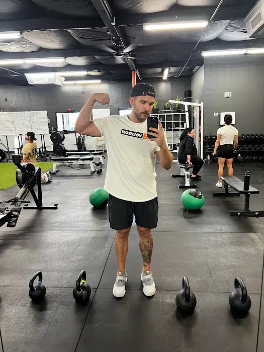 VŌLITION GYM | PERSONAL GROUP FITNESS Picture 3