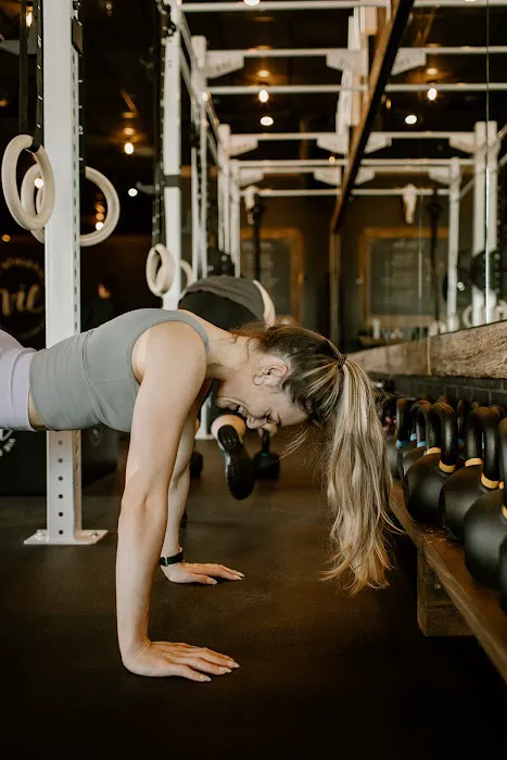 Vie Athletics Picture 4