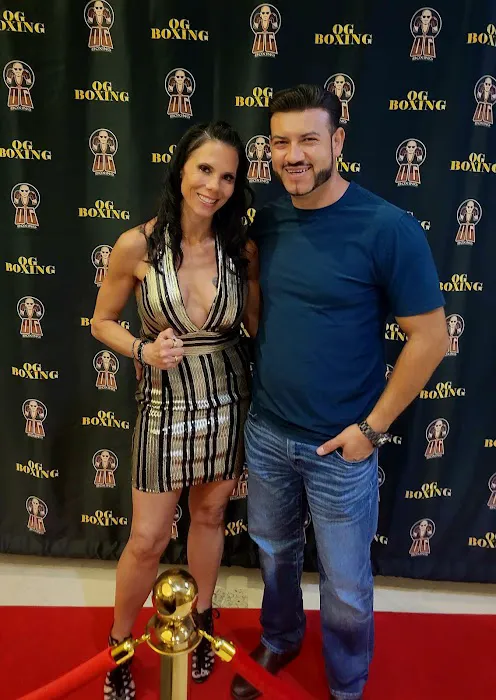 GLITTER & GLOVES BOXING Picture 1