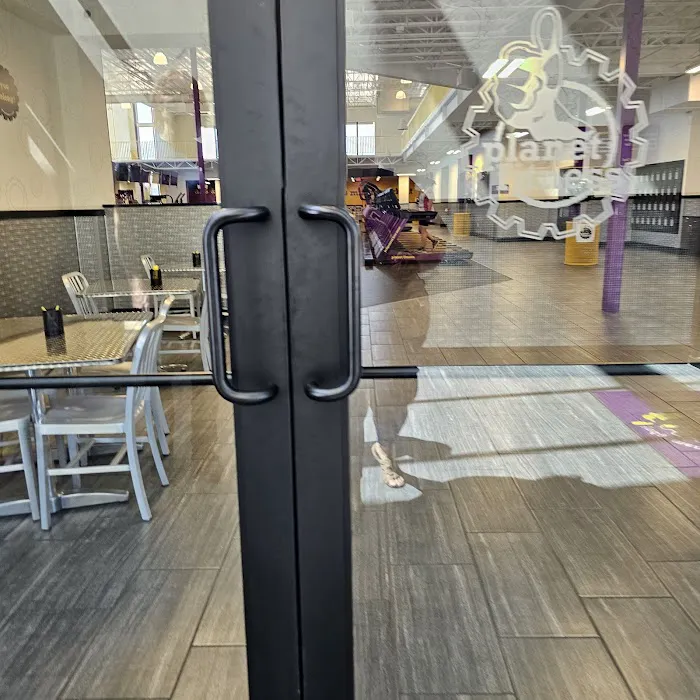 Planet Fitness Picture 9