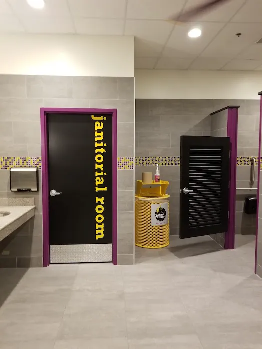 Planet Fitness Picture 6