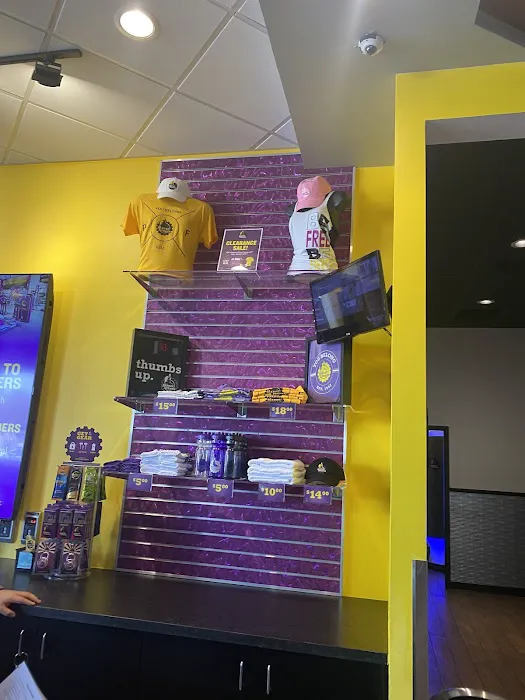 Planet Fitness Picture 9