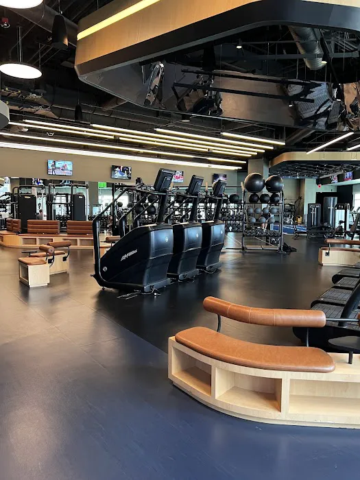 Fontainebleau Fitness center Picture 4