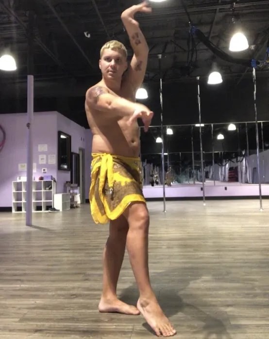 Pole Kisses, Bungee and Aerial Fitness Picture 8