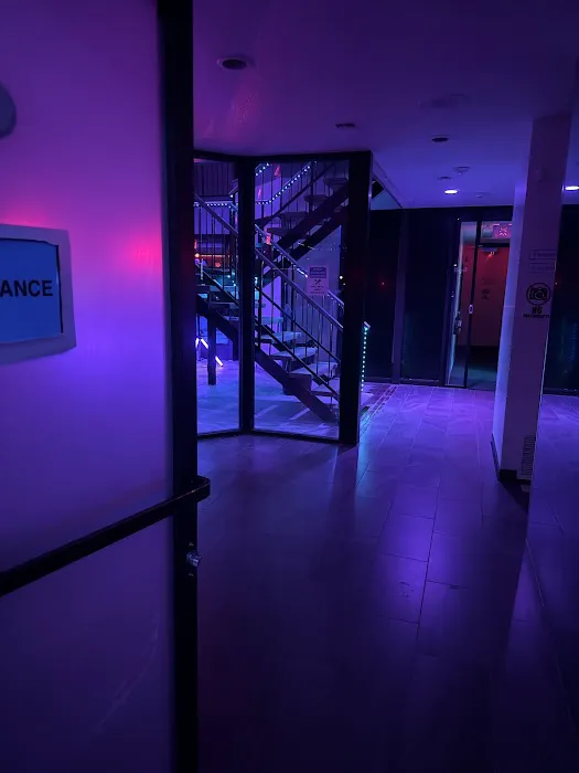 Adonis Bathhouse Gay Men's Health Club Picture 3