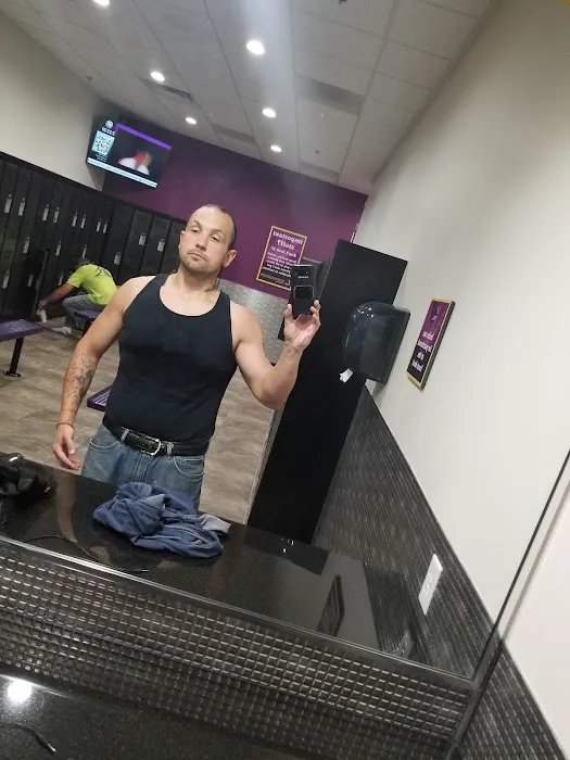 Planet Fitness Picture 10