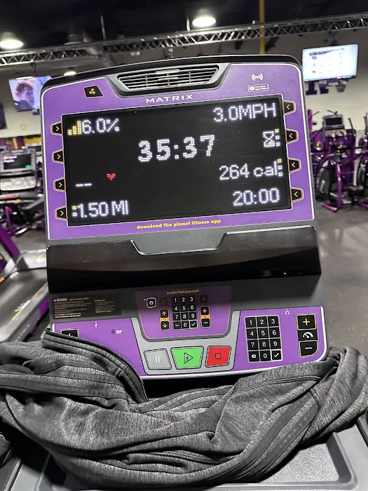 Planet Fitness Picture 10