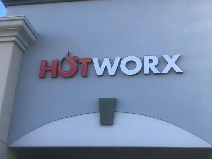 HOTWORX - Henderson, NV - Black Mountain Picture 4