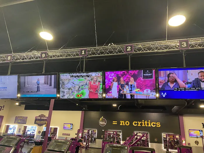 Planet Fitness Picture 9