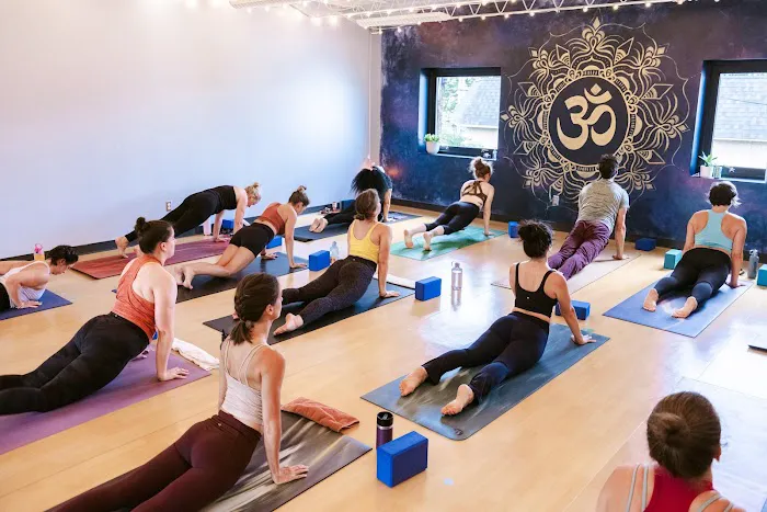 502 Power Yoga Picture 3