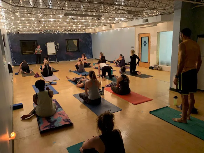 502 Power Yoga Picture 4