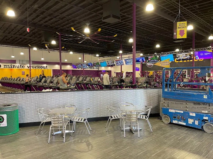 Planet Fitness Picture 10