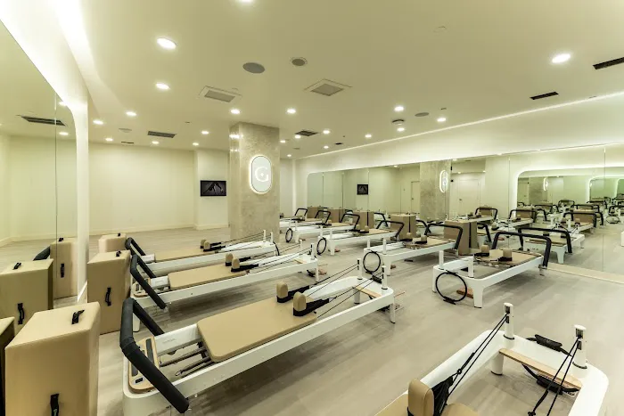 Glow Pilates Reformer Picture 6