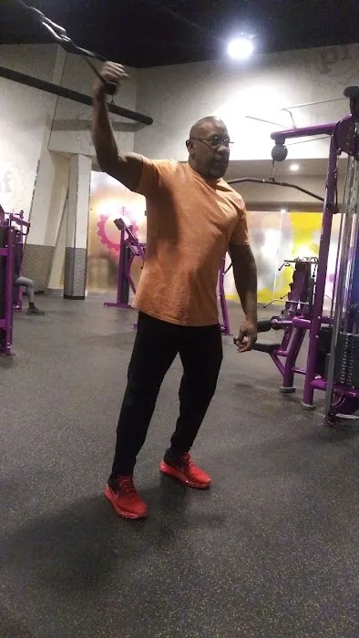 Planet Fitness Picture 10