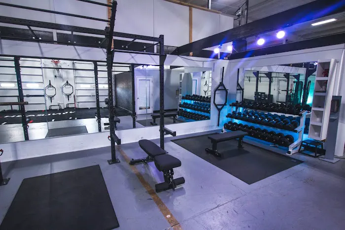 Wonderfly Athletics - Arbutus Picture 5