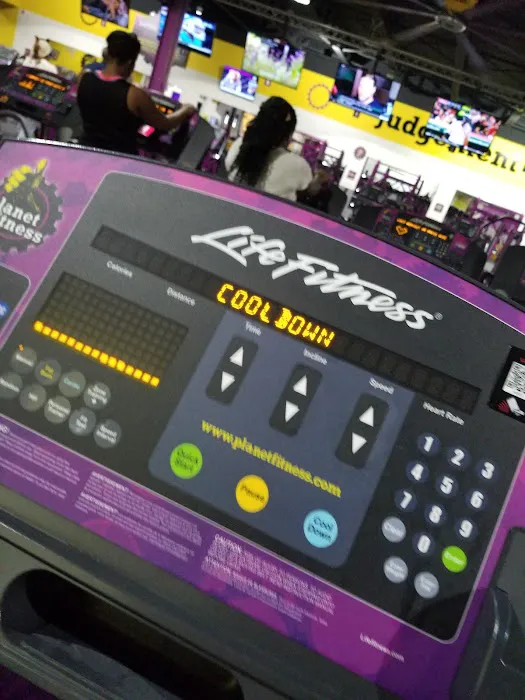 Planet Fitness Picture 10