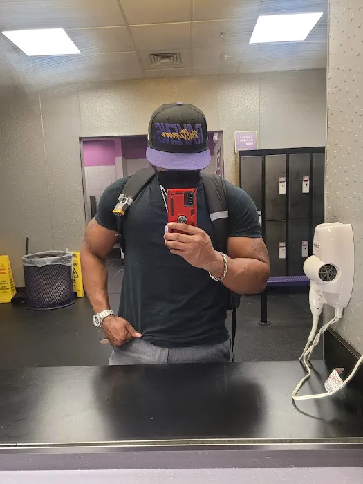 Planet Fitness Picture 9