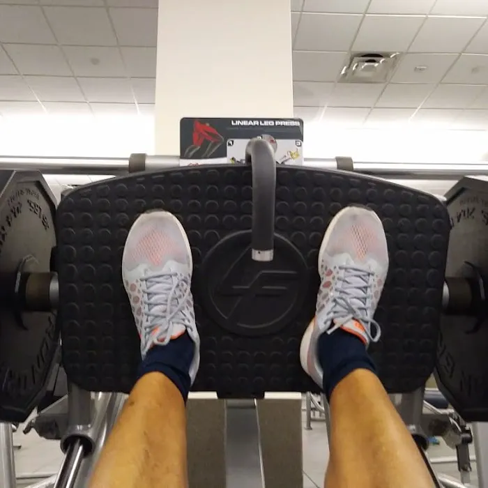 LA Fitness Picture 9
