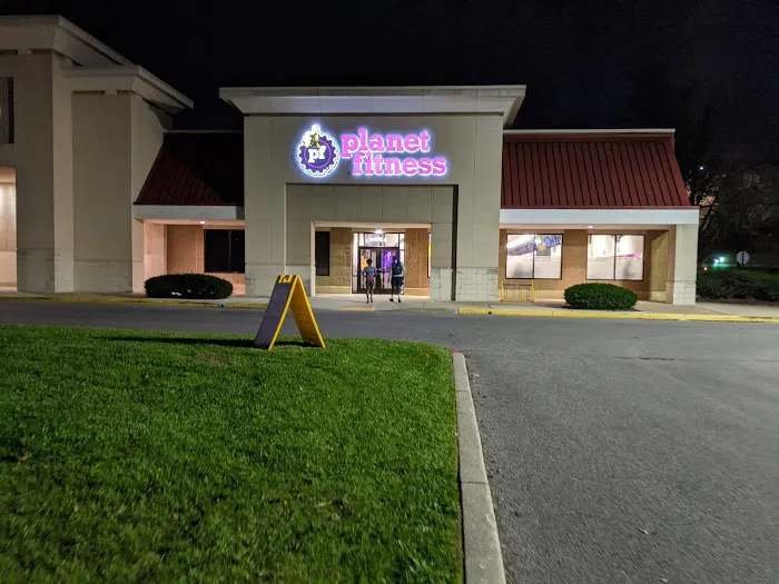 Planet Fitness Picture 10