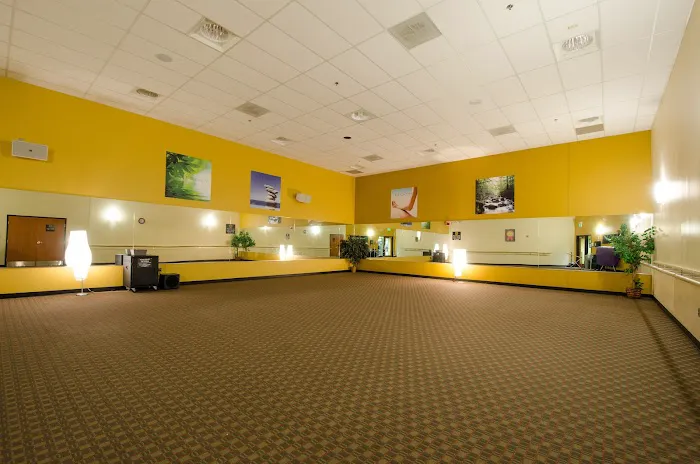 Gold's Gym Picture 2