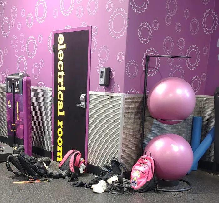 Planet Fitness Picture 10