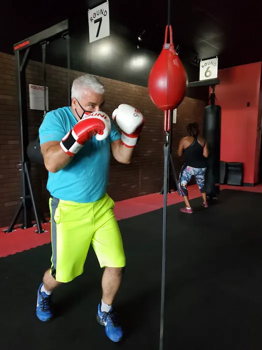 9Round Kickbox Fitness Picture 2