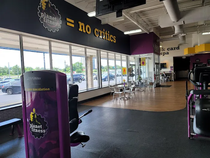 Planet Fitness Picture 10