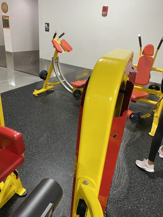 Retro Fitness Picture 4