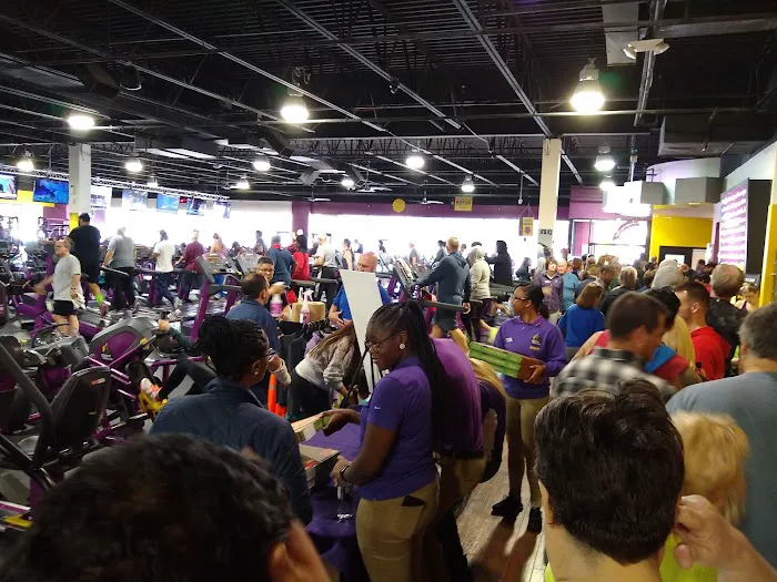 Planet Fitness Picture 10