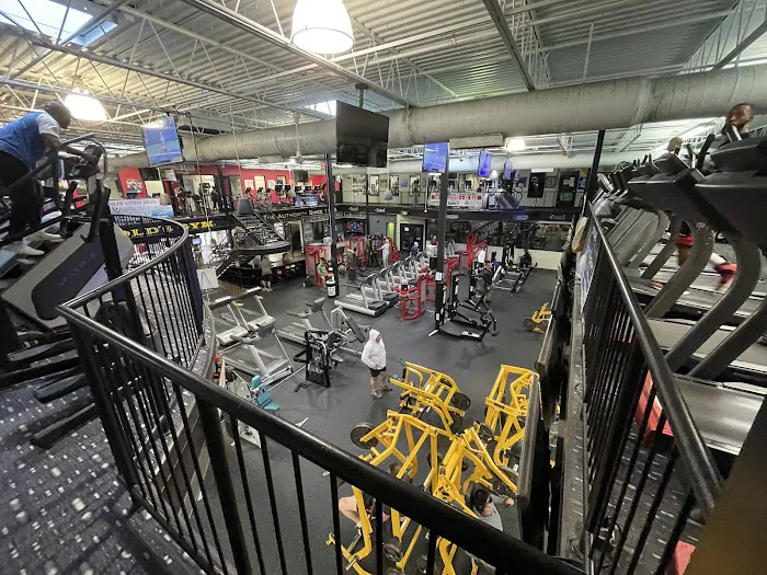 Gold's Gym Picture 5
