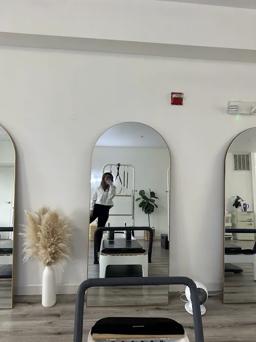 toned studio pilates Picture 2