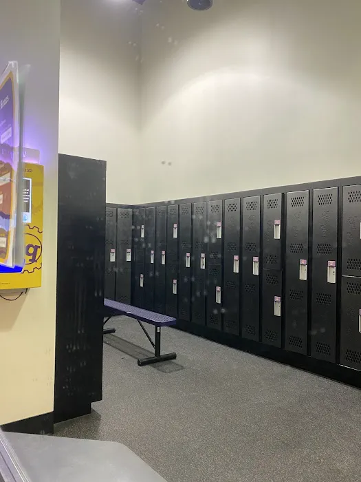 Planet Fitness Picture 9