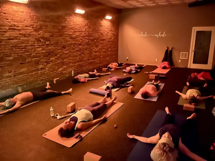 Salon 6 Yoga Picture 4