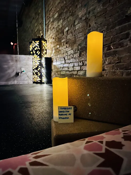 Salon 6 Yoga Picture 6