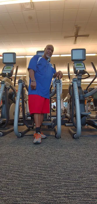 LA Fitness Picture 9