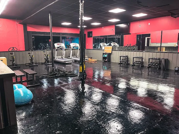 MOTIVATE. Women's Fitness Picture 1