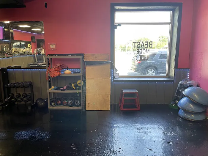 MOTIVATE. Women's Fitness Picture 2