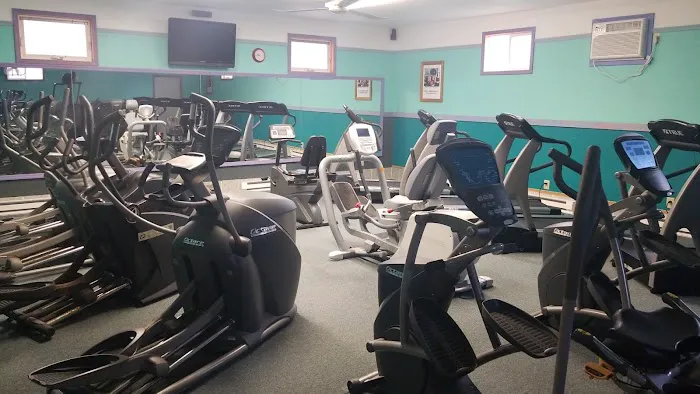 7th Street Health and Fitness and Tanning Salon Picture 1